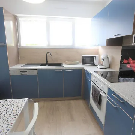 : Superbe T2 Renove A 100m De La Plage, Parking Inclus - Fr-1-481-90 *