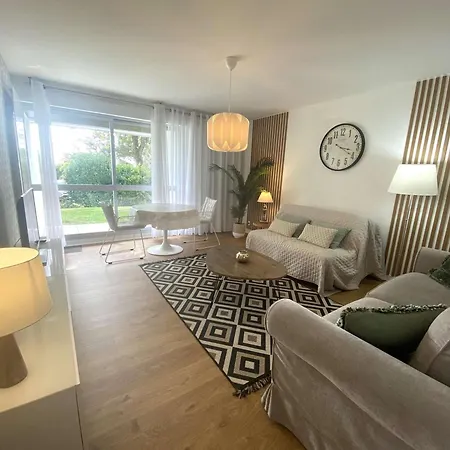 : Superbe T2 Renove A 100m De La Plage, Parking Inclus - Fr-1-481-90 דירה