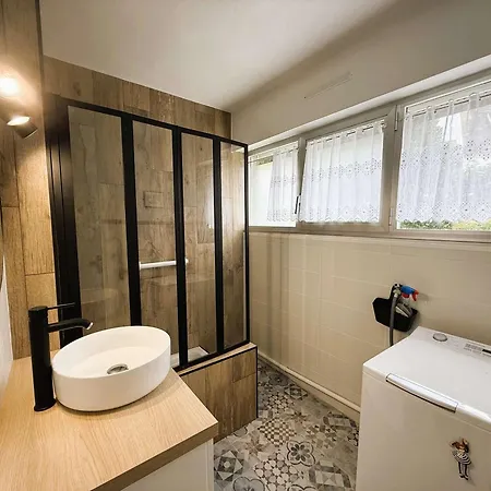 : Superbe T2 Renove A 100m De La Plage, Parking Inclus - Fr-1-481-90 *