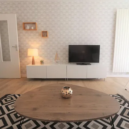 Apartment : Superbe T2 Renove A 100m De La Plage, Parking Inclus - Fr-1-481-90 *